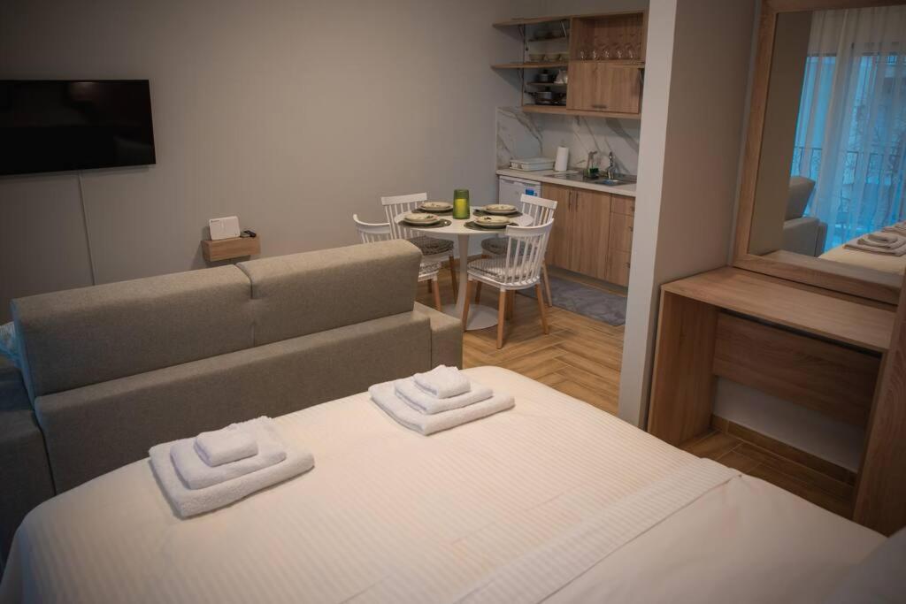 Irresistable In The Heart Of Xanthi