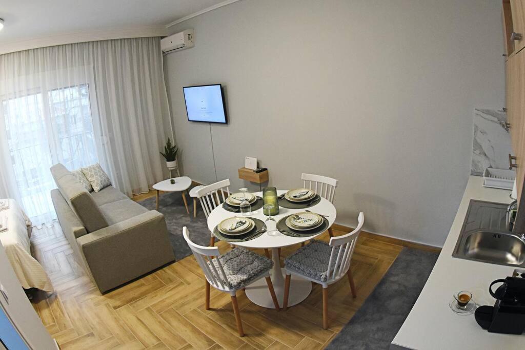 Irresistable In The Heart Of Apartment